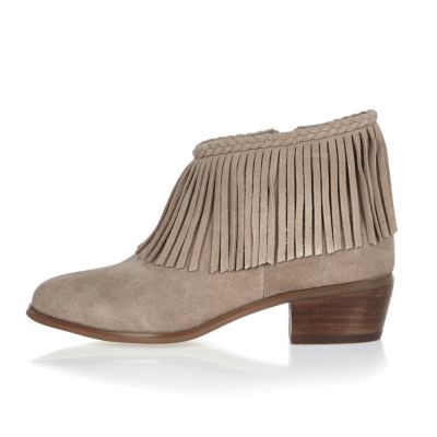 Beige fringed ankle boots